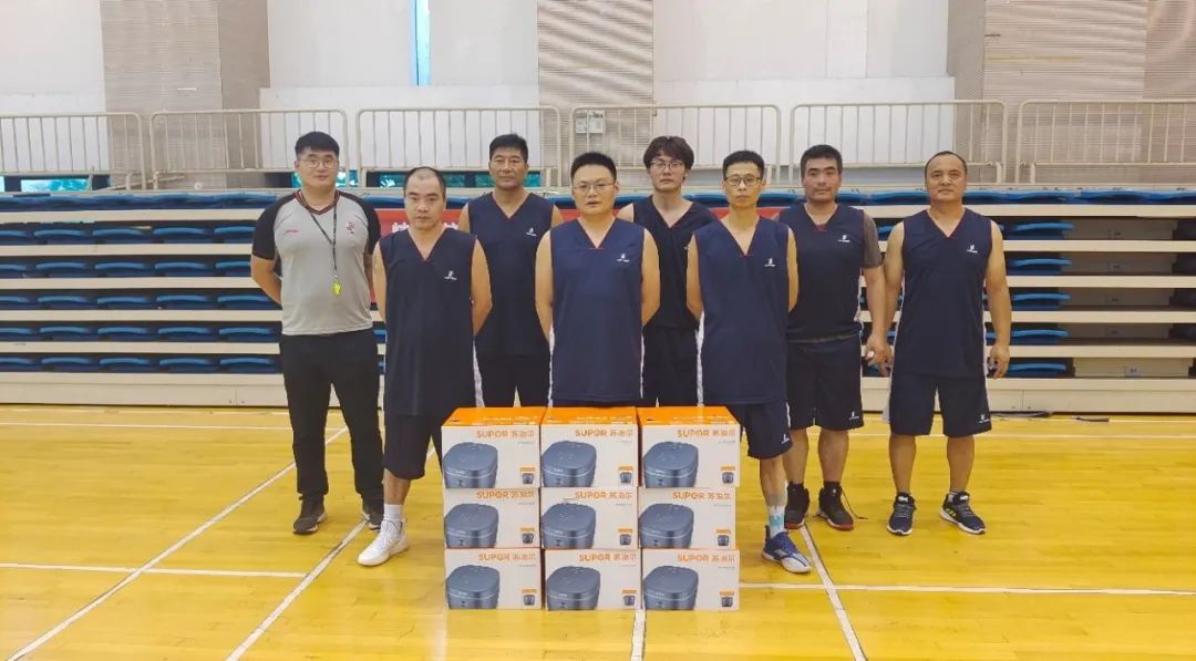 “金鷹隊”勇奪第三屆“海壩杯”籃球賽冠軍！
